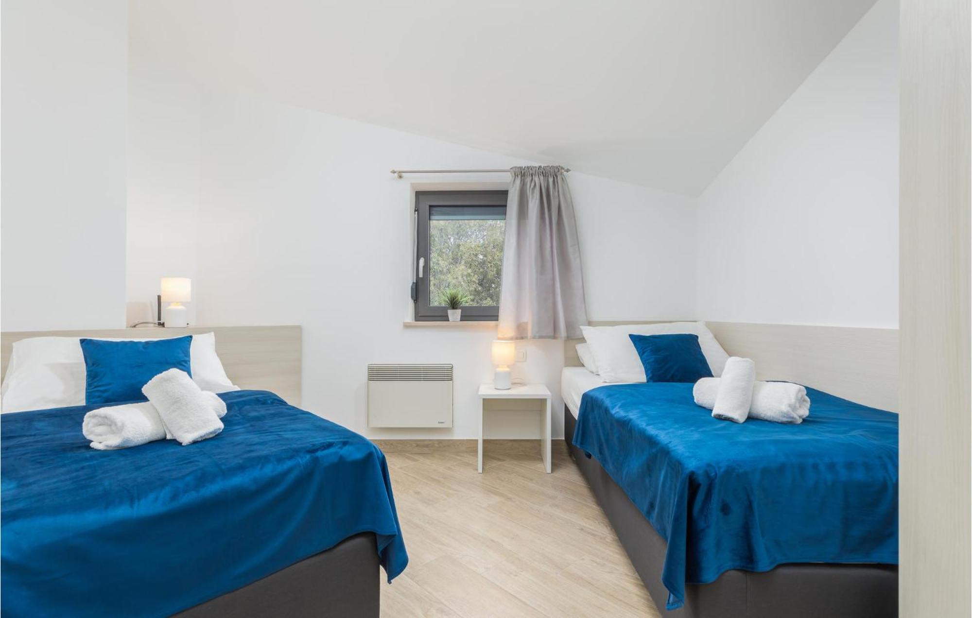 Stunning Apartment In Pjescana Uvala With Wifi Exterior photo