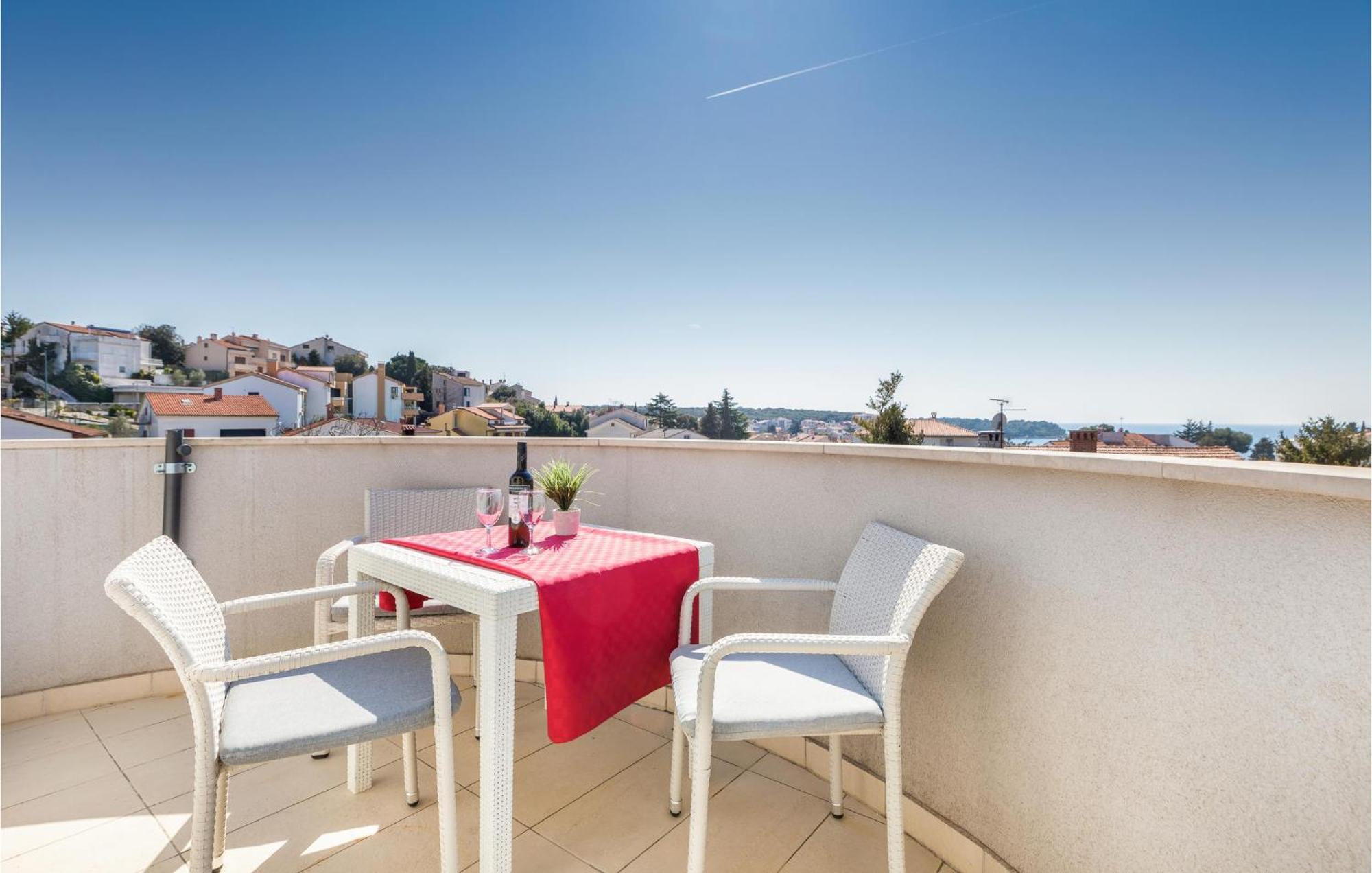 Stunning Apartment In Pjescana Uvala With Wifi Exterior photo