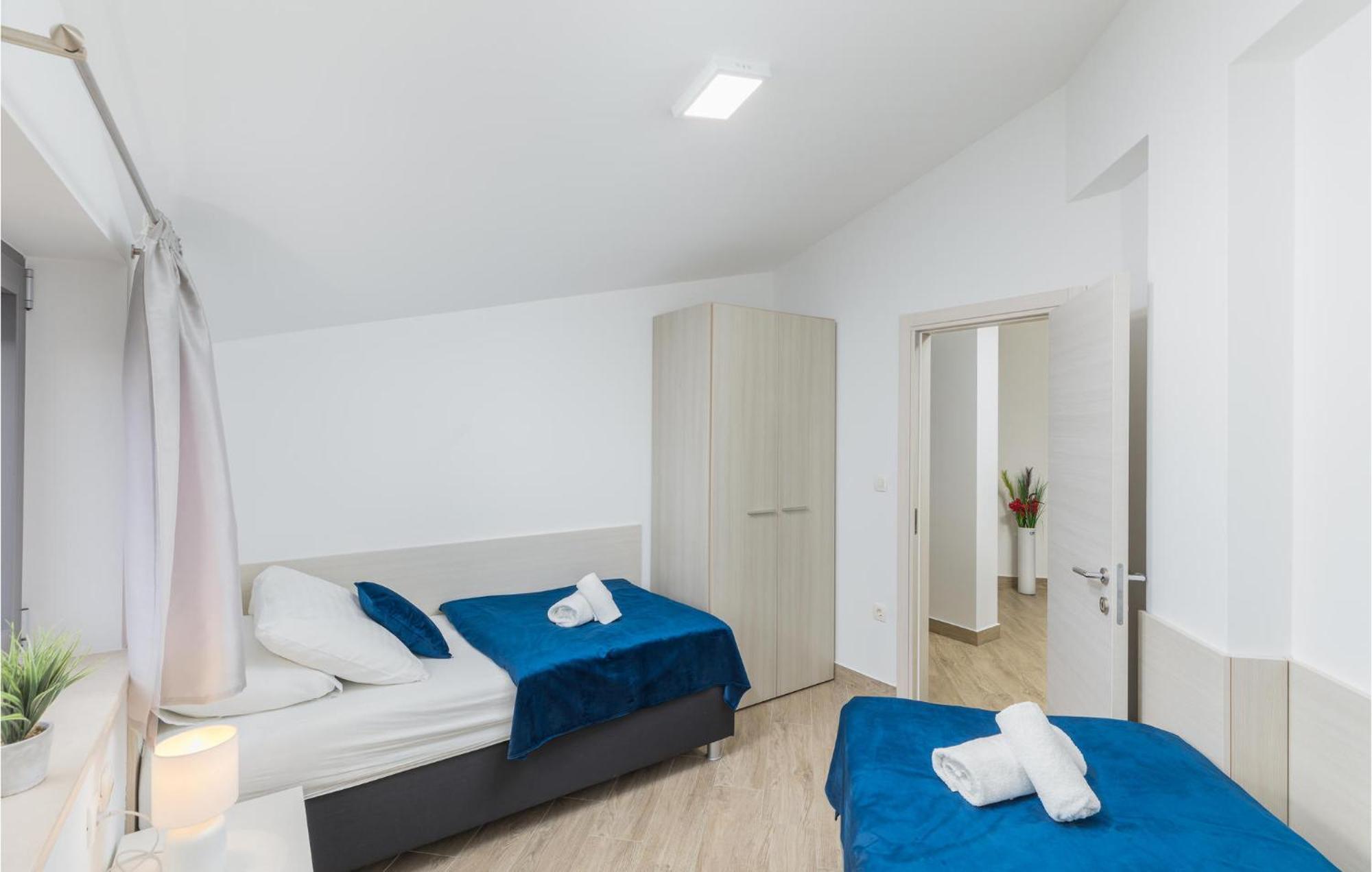 Stunning Apartment In Pjescana Uvala With Wifi Exterior photo
